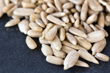 Graines de Tournesol sur une ardoise