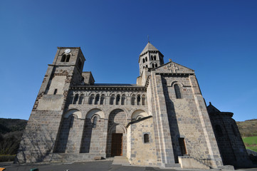 Fototapeta na wymiar Romański kościół St Nectaire (Owernia)