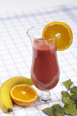 Smoothie - Banane, Erdbeer und Orange