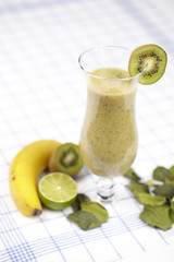 Smoothie - Banane, Kiwi und Limette