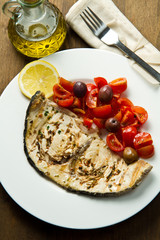 pesce spada con pomodorini e olive nere