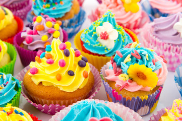 Fototapeta na wymiar Birthday cupcakes