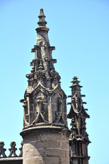 Fototapeta na wymiar El cielo y el gótico de la catedral de Sevilla