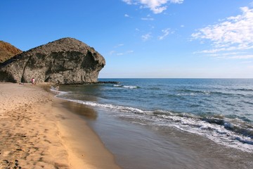 Fototapeta na wymiar Hiszpania - plaża Playa Monsul w Cabo de Gata park
