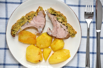 Lammcarree mit Kräuterkruste