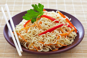 chinese noodles with vegetables