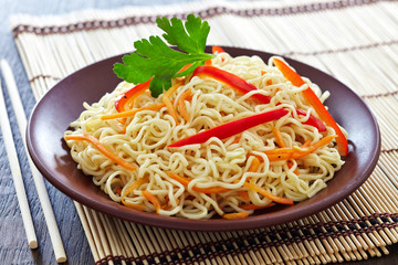 chinese noodles with vegetables