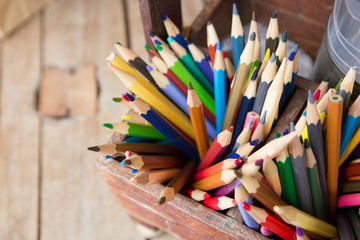 Colored pencils in wooden crates - 51465595
