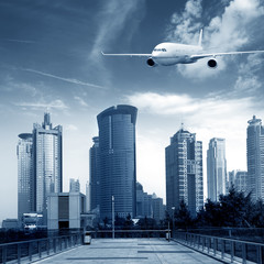 Naklejka premium Aircraft on the Shanghai sky