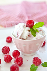 Ice cream with fresh raspberries