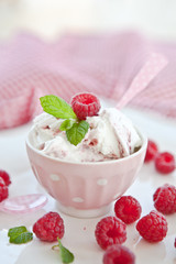 Ice cream with fresh raspberries
