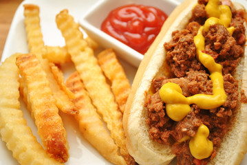Chilidog with Fries and Condiments