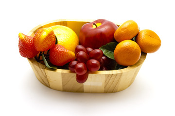 Plastik Obst auf weißem Hintergrund