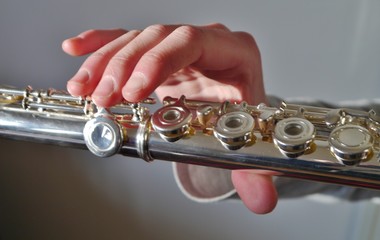 Finger auf der Querfl&ouml;te