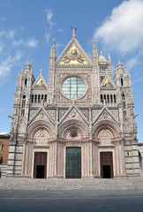 Fototapeta na wymiar Siena cathedral - Facade