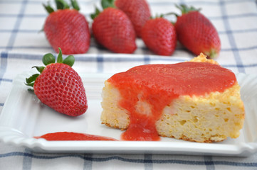 Vanillekuchen mit Erdbeercreme