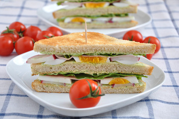 Sandwich mit Ei und Tomaten