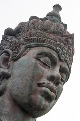 Fototapeta na wymiar Posąg Wisznu Garuda Wisznu w Parku