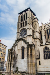 Fototapeta premium Arche romaine devant la Cathédrale Saint-Jean-Baptiste de lyon