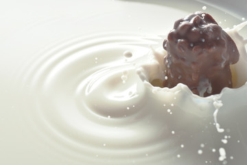 milk splash with desssert