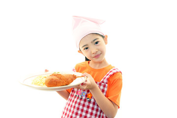 食事を運ぶ女の子
