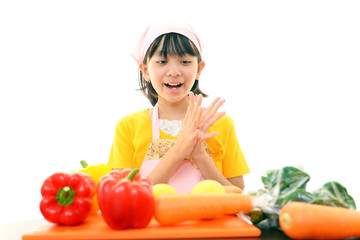 料理を楽しむ女の子
