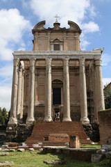 Obraz premium Temple d'Antoninus et Faustina, dans le Forum Romain