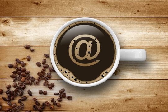 Kaffeetasse mit @-Symbol