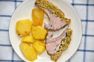 Lammcarree mit Kräuterkruste
