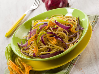 spaghetti with pumpkin flowers and onions
