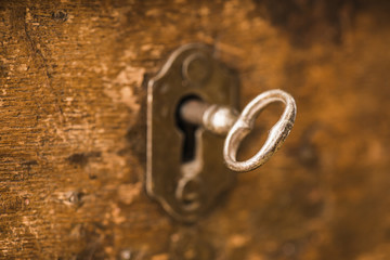 Vintage key in lock of wooden chest - 51569996