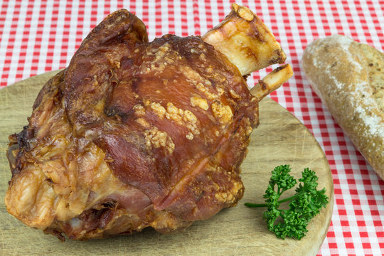 knusprige Schweinshaxe