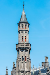 Fototapeta na wymiar Wieża Provinciaal Hof (Provincial Court) w Brugge
