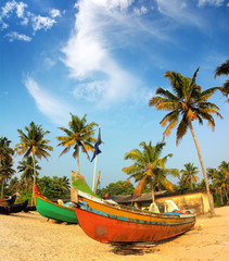 old fishing boats on beach in india - obrazy, fototapety, plakaty