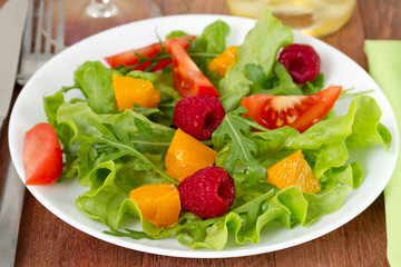 Obraz na płótnie Canvas salad with fruits