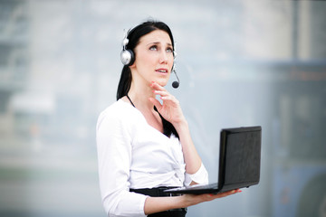 Frau mit Laptop