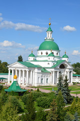 Fototapeta na wymiar Спасо-Яковлевский Димитриев монастырь в Ростове.
