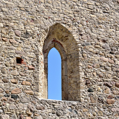 window in an old castle wall © Alex Stemmer