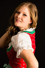 Frau im Dirndl