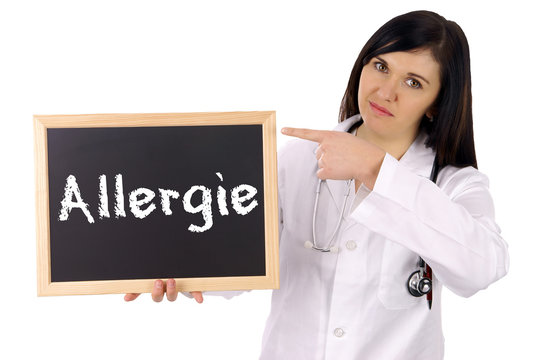 Ärztin mit Schild - Allergie