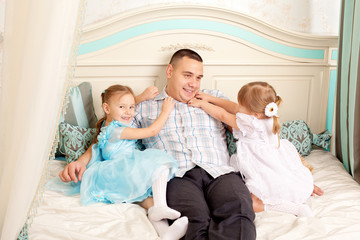 Obraz na płótnie Canvas Happy family smiling at home