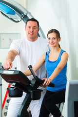 Fototapeta premium Patientin bei der Physiotherapie