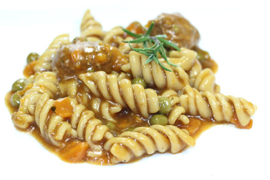 pot&eacute;e de tortis et boulettes