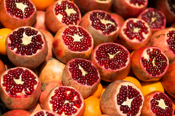 Fototapeta na wymiar Many fresh pomegranates on market