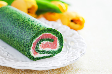 Spinach roll with smoked salmon and cream cheese