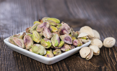 Pistachios in a bowl (on wood)