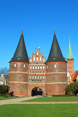 Fototapeta na wymiar Lübecker Holstentor Hochformat