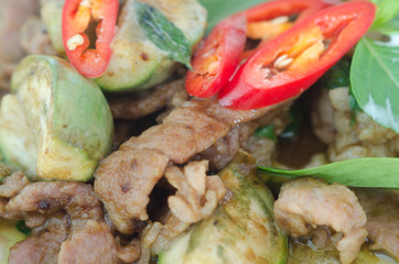 Stir-fried  green curry with pork