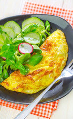 omelette with salad