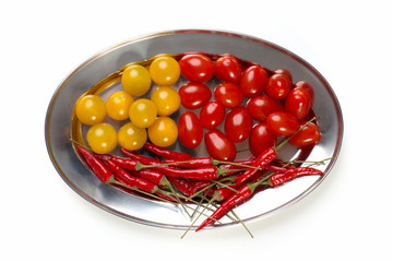 Chilischoten und Tomaten